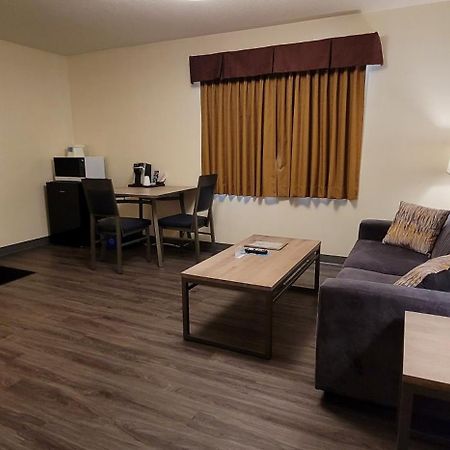 Meadow Lake Woodland Inn المظهر الخارجي الصورة