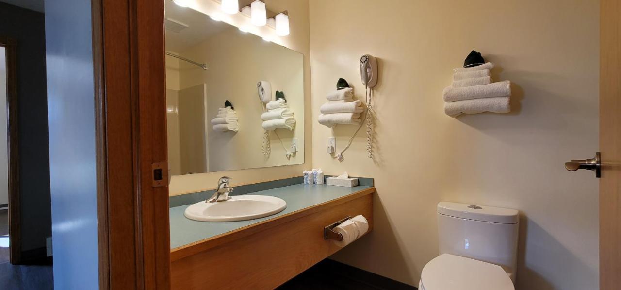 Meadow Lake Woodland Inn المظهر الخارجي الصورة