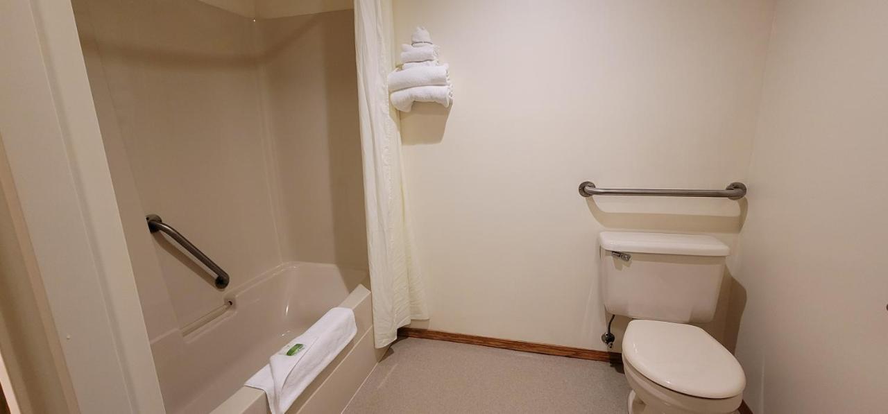 Meadow Lake Woodland Inn المظهر الخارجي الصورة