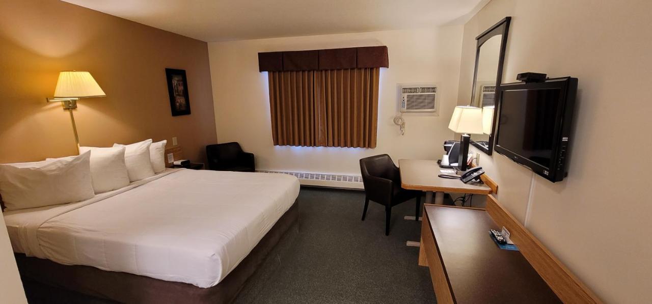 Meadow Lake Woodland Inn المظهر الخارجي الصورة