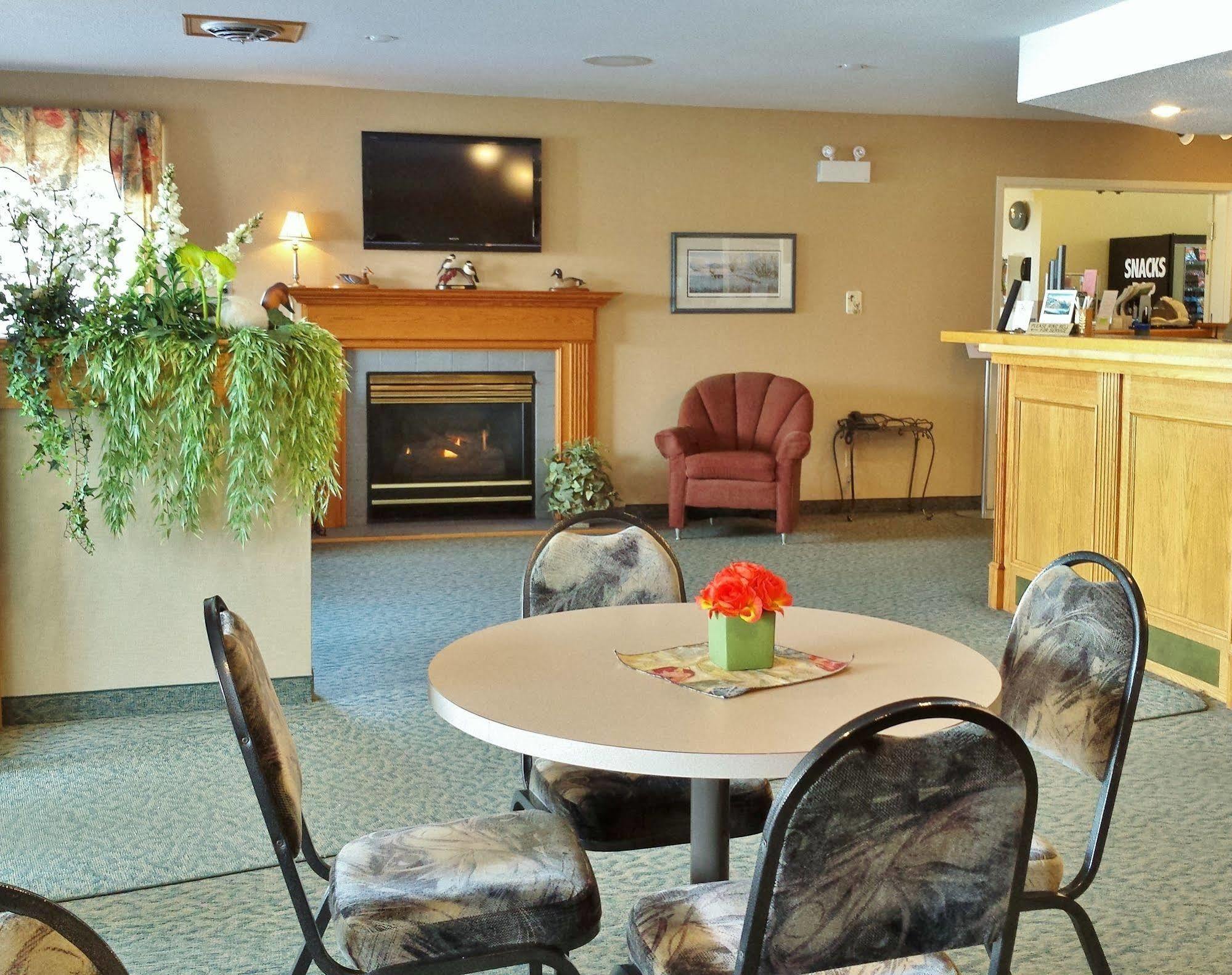 Meadow Lake Woodland Inn المظهر الخارجي الصورة