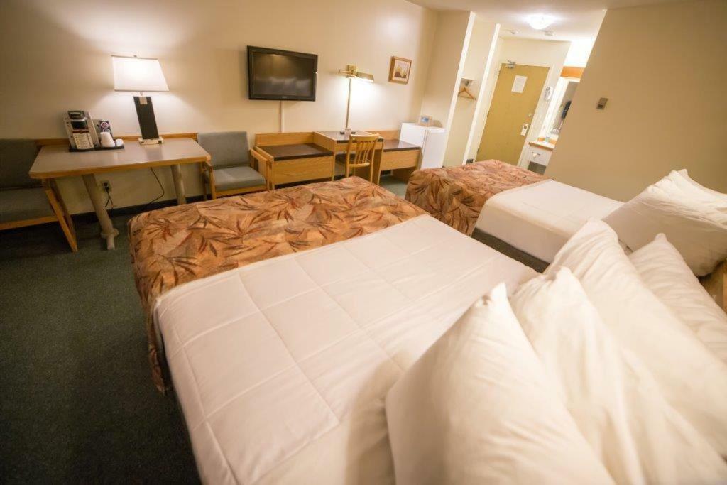 Meadow Lake Woodland Inn المظهر الخارجي الصورة