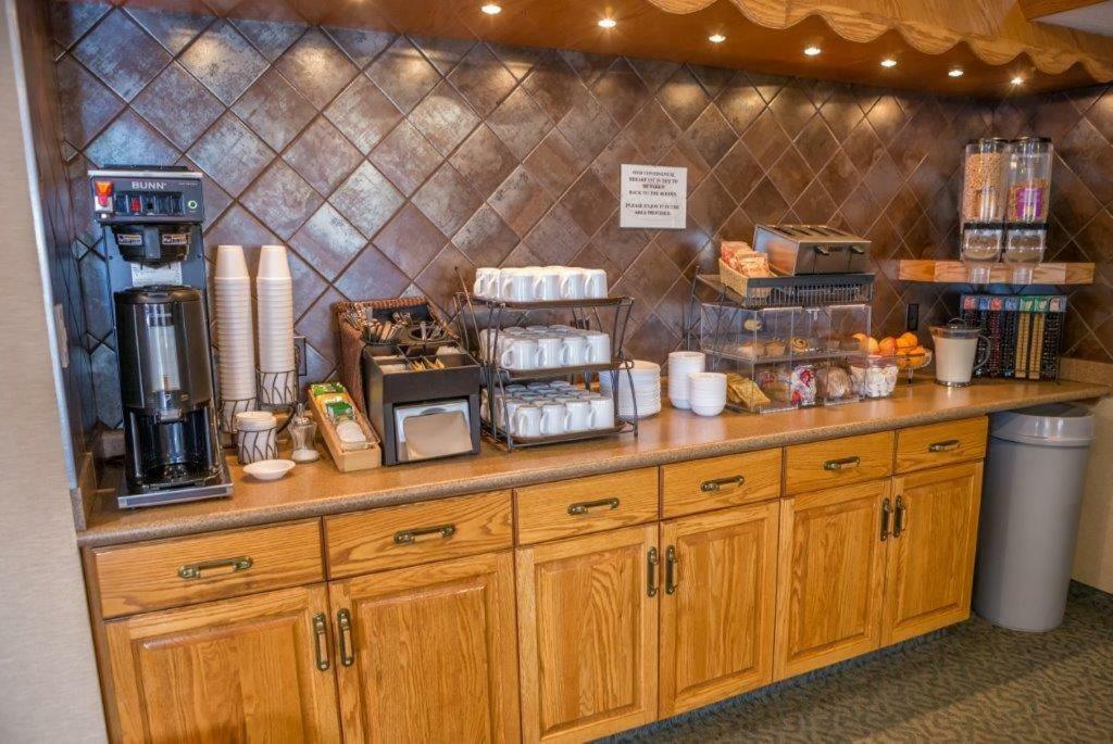 Meadow Lake Woodland Inn المظهر الخارجي الصورة