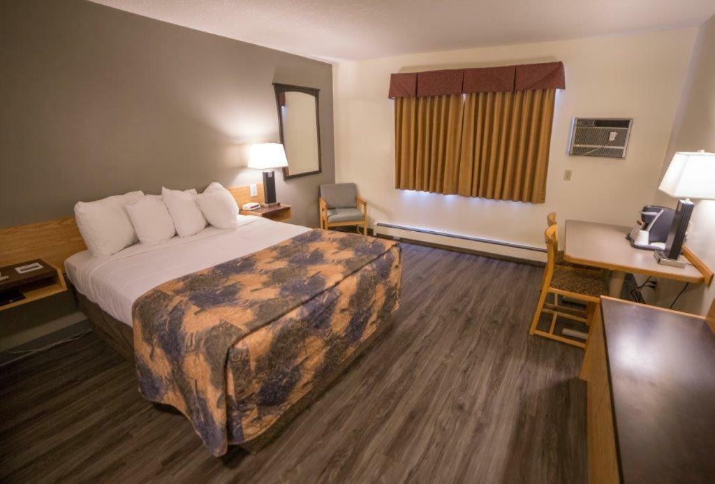 Meadow Lake Woodland Inn المظهر الخارجي الصورة