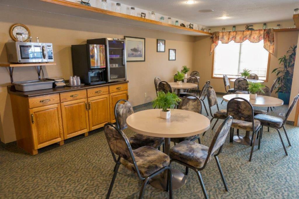 Meadow Lake Woodland Inn المظهر الخارجي الصورة